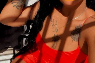 Latina coqueta - Image 2