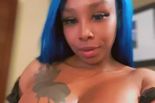 IN/OUT ‼‼NEw YEaRs 🥰🥰 lets PARty - Image 2