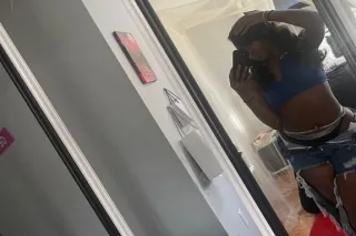 slippery when wet 😍🥵 - Image 1