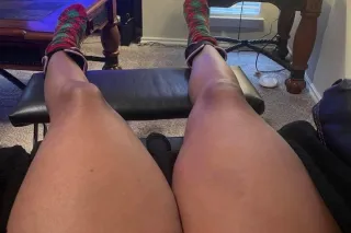 SATURDAY♥ any lonely older men like thick thighs🥹 - Image 1